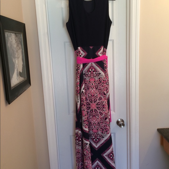 Navy + Floral Maxi Dress - Picture 8 of 12